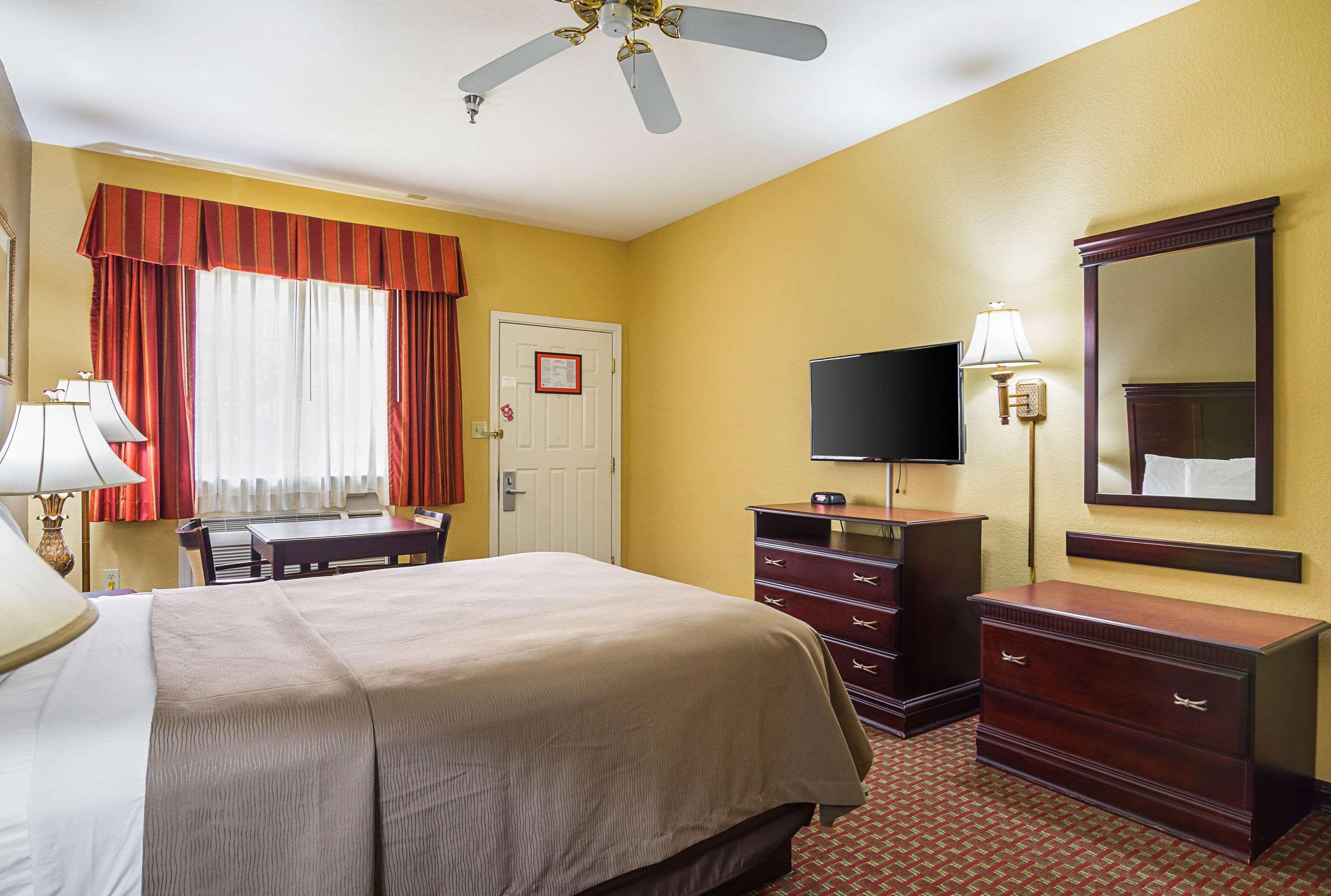 Econo Lodge Inn&Suites Bryant Extérieur photo