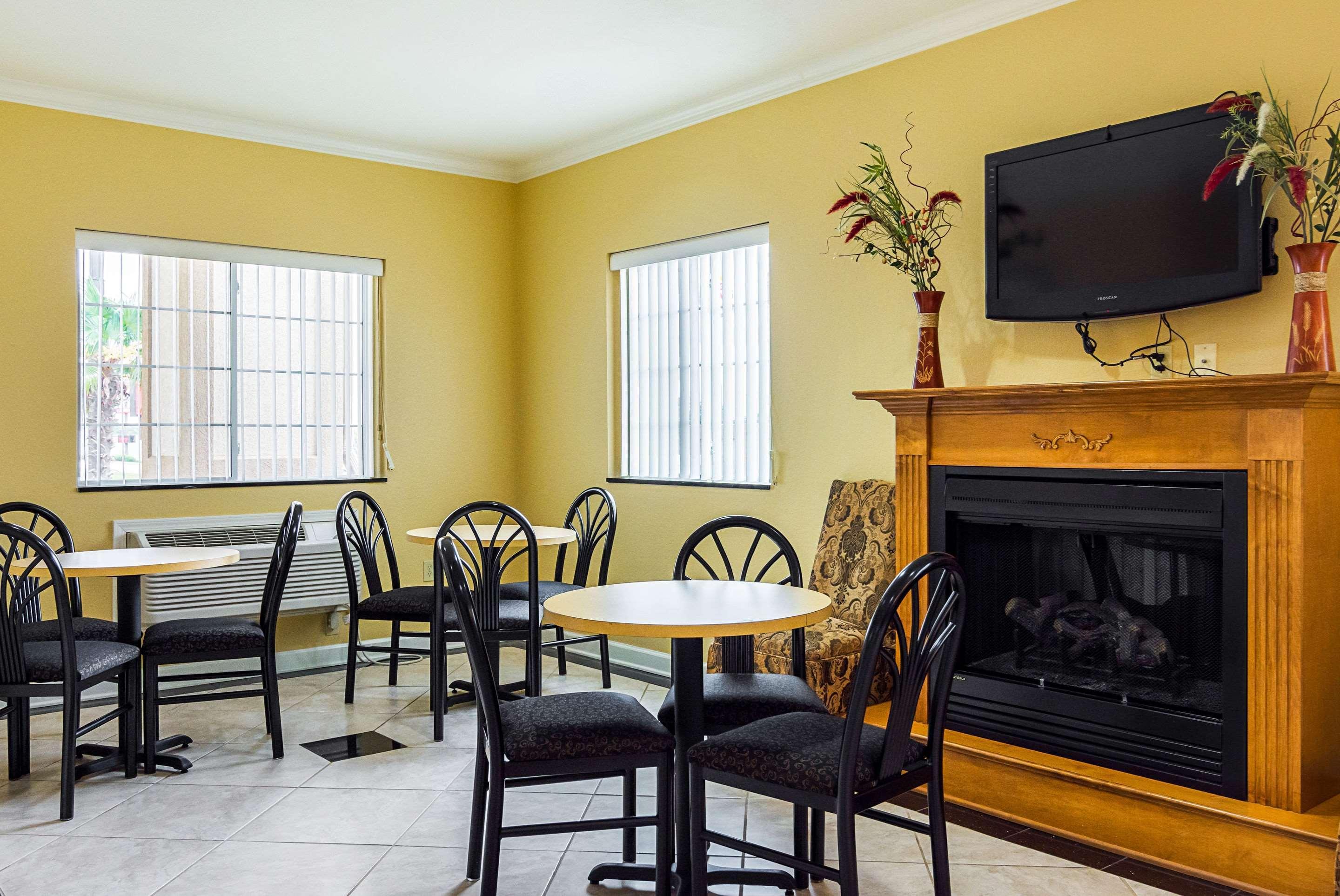 Econo Lodge Inn&Suites Bryant Extérieur photo