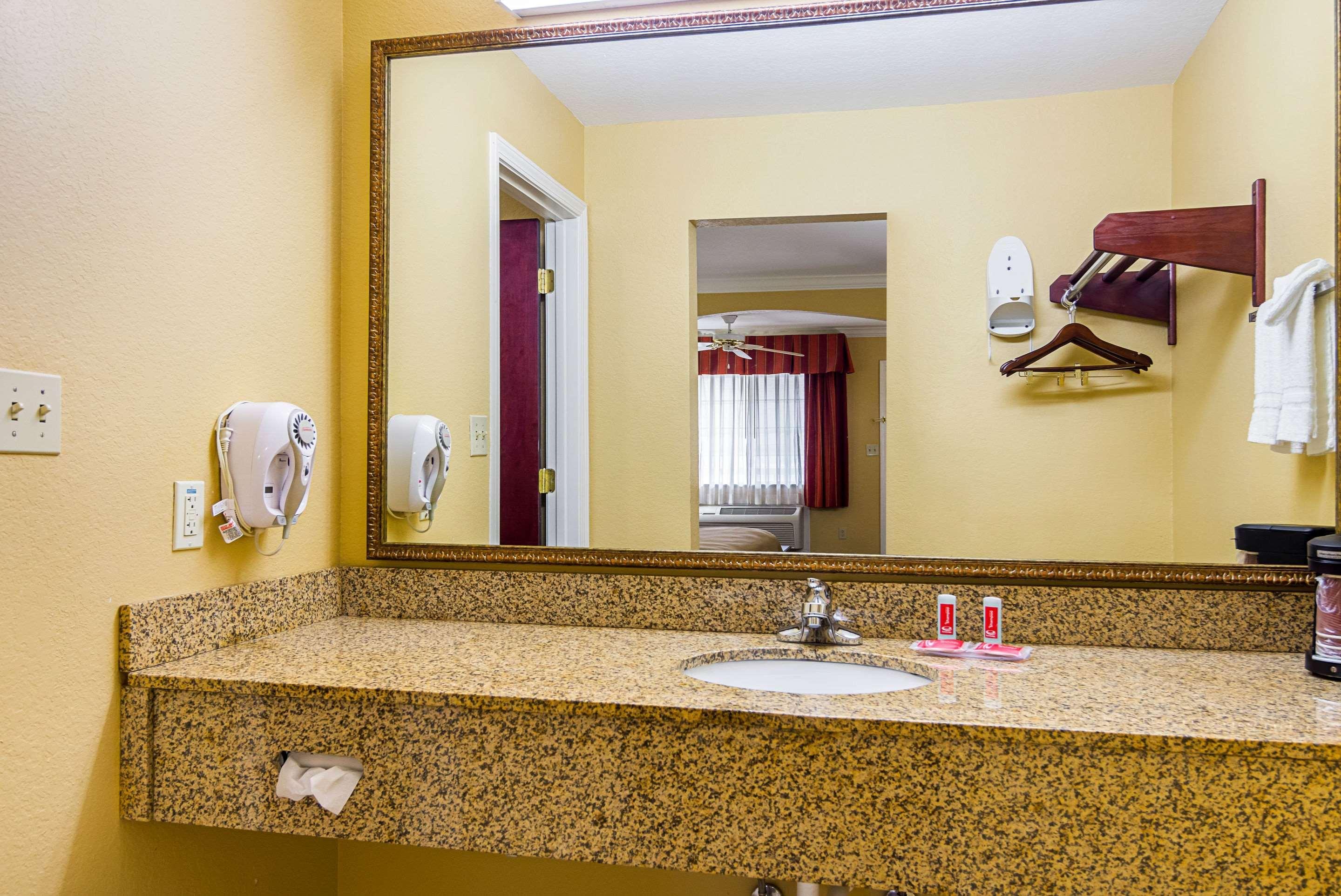 Econo Lodge Inn&Suites Bryant Extérieur photo